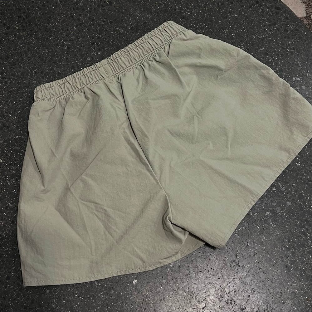 Alo Sage Green Pull On Shorts XS - Picture 3 of 3